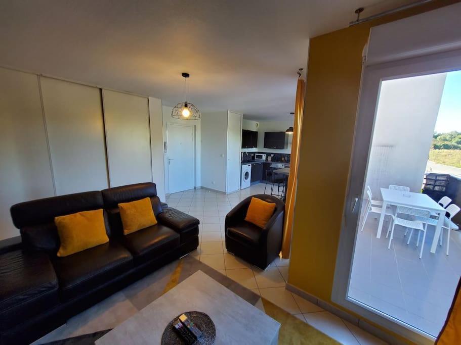 T4 Terrasse Et Box - Groupama Stadium-Eurexpo-Lyon Meyzieu Ngoại thất bức ảnh